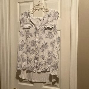 Siren Lily White‎ and Blue Floral Top